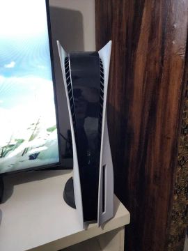 Console Playstation 5 Mídia Física + 2 controles + base de carregamento 