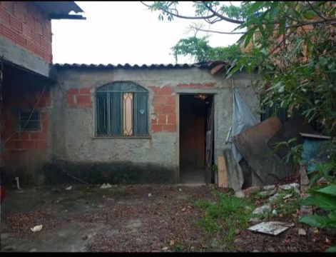 TERRENO AMPLO, COM CASA ANTIGA 