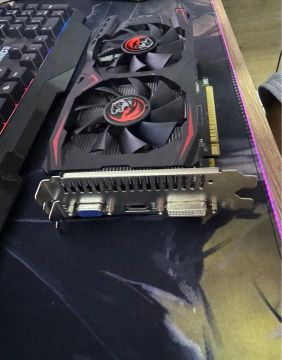 Placa de vídeo Nvidia pcyes GeForce 400 series Gts450 2gb