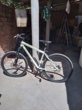 Bicicleta aro 29 colli 21 marchas, branco. 