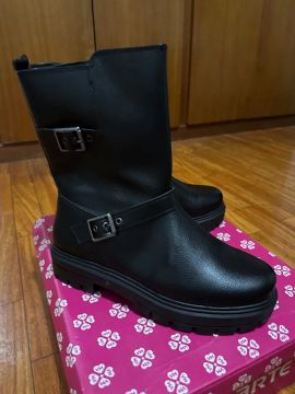 Bota Preta tamanho 39