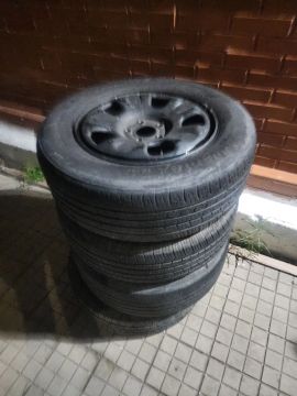 Jante com pneus aro 16 215/65