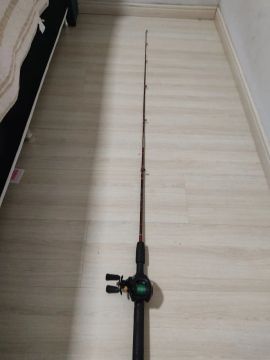 Vara de Pesca com Carretilha