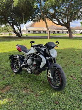 MV Agusta Brutale 800 - Impecável! Faço financiamento 