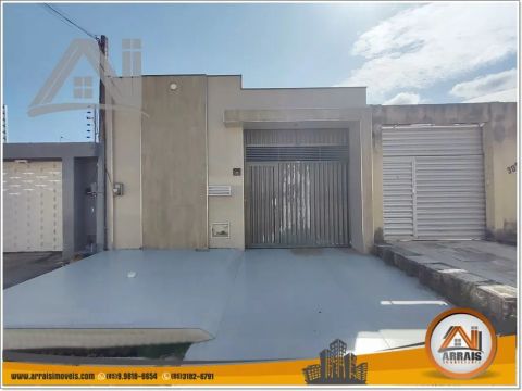 Casa Reformada no Novo Maranguape com 03 Quartos.