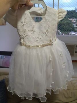 Vestido de festa off white tamanho GG bebê 