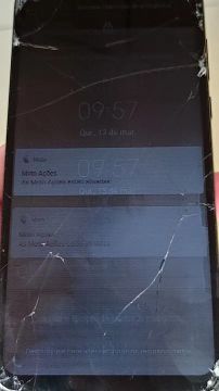 Celular Moto G8 power com Tela Quebrada