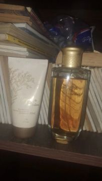 Perfume biografia assinatura 