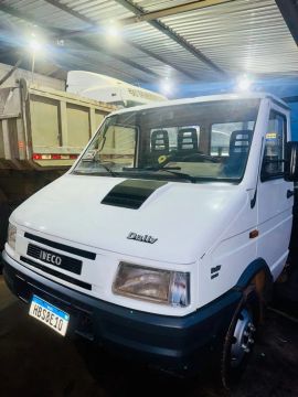 Caminhão Iveco Daily 3510 carroceria 