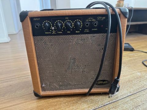 Amplificador Guitarra D4a Stagg 10 AA USA 10-watt Acoustic Guitar Amplifier