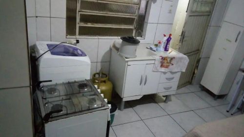 Aluga-se uma peça mobiliada