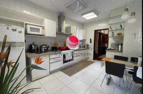 Casa com 5 Quartos e 4 banheiros para Alugar, 352 m²