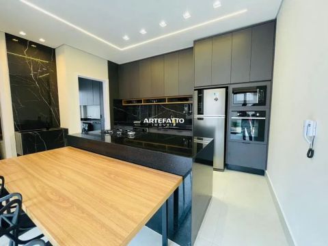 Casa com 4 quartos, 200m², à venda no Centro de Franca.