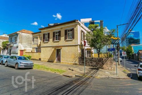 Casa à venda em Independência com 305 m², 8 quartos, 2 vagas