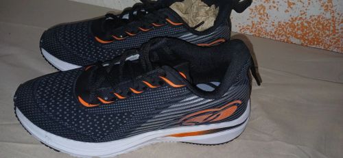 Tênis Masculino Preto com Detalhes Laranja