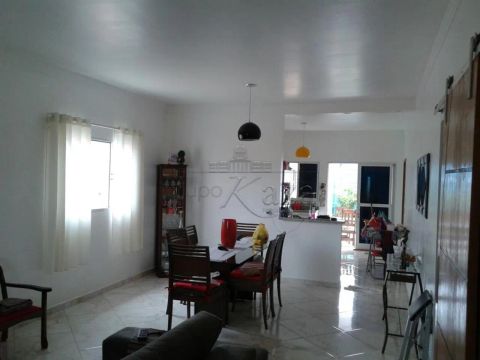 Oportunidade - Casa em Condomínio - Condomínio Residencial Mantiqueira - 3 Dormitórios - 1
