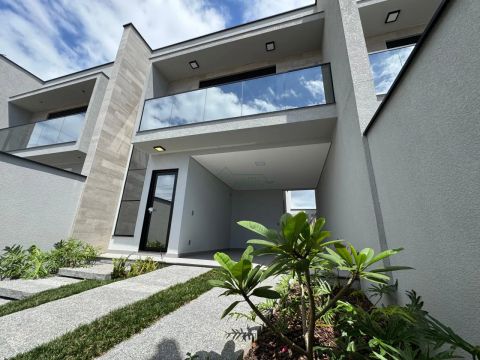 Sobrado em São Chico | 230 m da Praia | 3 suítes | 160 m² de área construída
