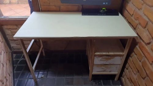 Mesa Escrivaninha TokStok com 2 gavetas