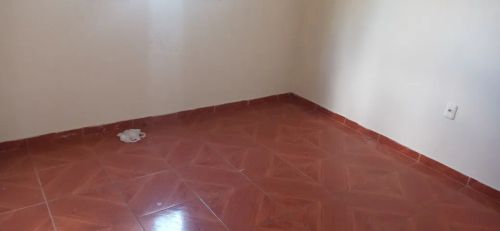 C859 - Casa com dois dormitórios em bairro residencial