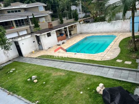 Casa em Rua Adilson Bulo - Morro Nova Cintra - Santos/SP