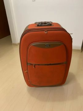 Mala grande e frasqueira 