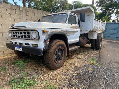 Caminhão Chevrolet D70 Caçamba
