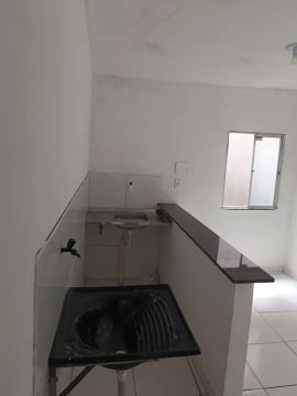 Aluga quitinete próximo do centro da cidade valor 500com água incluso