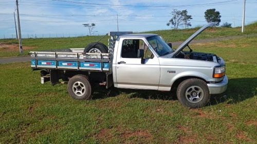 Ford F-1000 