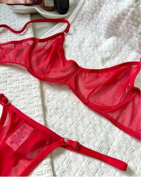 Conjunto de lingerie vermelho - renda e tule