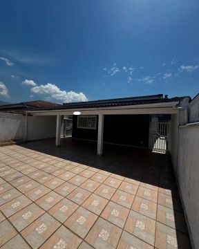 Belíssima casa com varanda ampla no Cajuru - Curitiba, PR