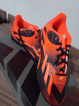 Chuteiras Adidas society,novo com etiqueta - Tamanho 35 e tenho tamanho 37