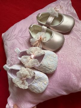 Dois pares de sapatos tamanhos 19