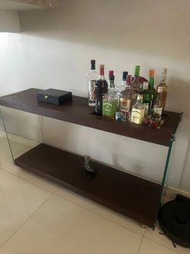 Aparador bar em madeira maciça e vidro temperado 12mm