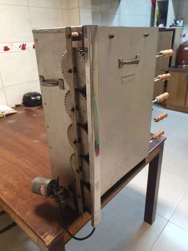 Vendo churrasqueira Tomasi em Inóx com rotação automática p 5 espetos! 