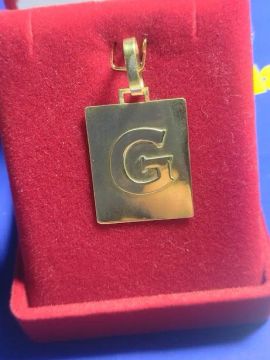 Pingente Ouro 18 kilates 3 Gramas 30 mm x 2.50 mm Todas letras                            