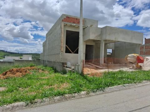 Casa de condomínio para venda possui 250 metros quadrados em Vale dos Cristais - Taubaté -