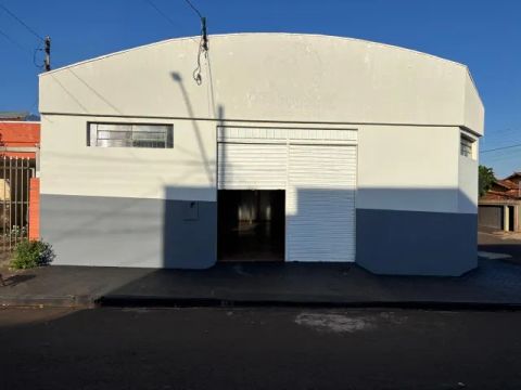Aluga-se ponto comercial, rua 14 c/ av. 27, 652, Centro, barracão com 190m²