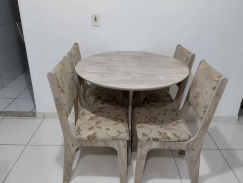 Mesa de Jantar 4 Cadeiras