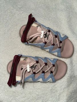 Sandalias adidas Astir, novas 