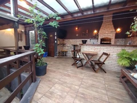 Casa térrea com 2 dormitórios localizado no Bairro Santa Maria, em São Caetano Do Sul