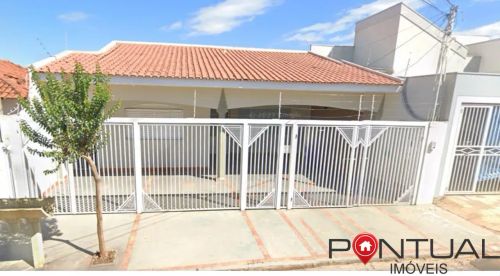 Casa à venda em Marília-SP, Jardim Continental: 3 quartos, 1 suíte, 1 sala, 2 vagas e 200m