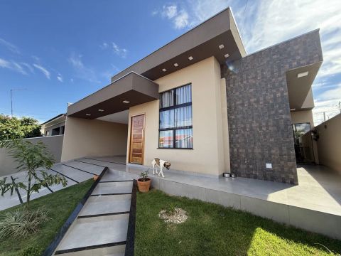 CASA DE ÓTIMO PADRÃO - SEMIMOBILIADA COM JACUZZI - À VENDA NO LOT. SÃO FRANCISCO EM CAMBIR