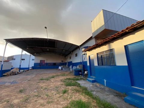 Barracão comercial- Otima localização com doca e escritório total 660m2 ou 460m2