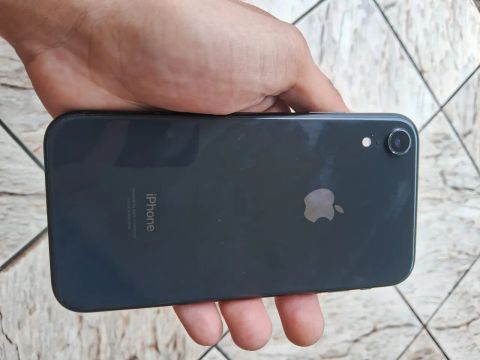 iPhone Xr Preto - 64GB - Seminovo