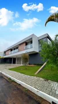 Belíssima casa linear no Spinaville!