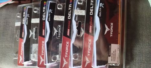 Memória RAM T-Force Delta RGB DDR4 8GB 3000MHz