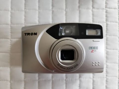 Máquina fotográfica antiga (analógica)