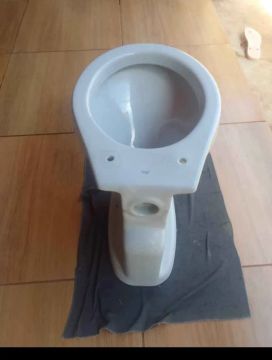 Vaso sanitário bem conservado 