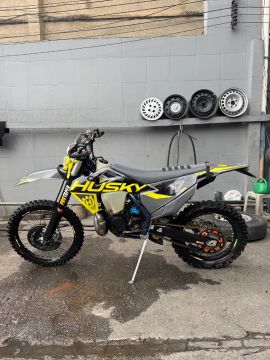 Husqvarna TE 300 injetada 2 tempos 