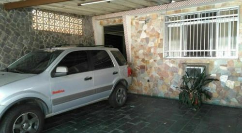 Casa em Rua Alberico Robillard de Marigny - Vila Cascatinha - São Vicente/SP